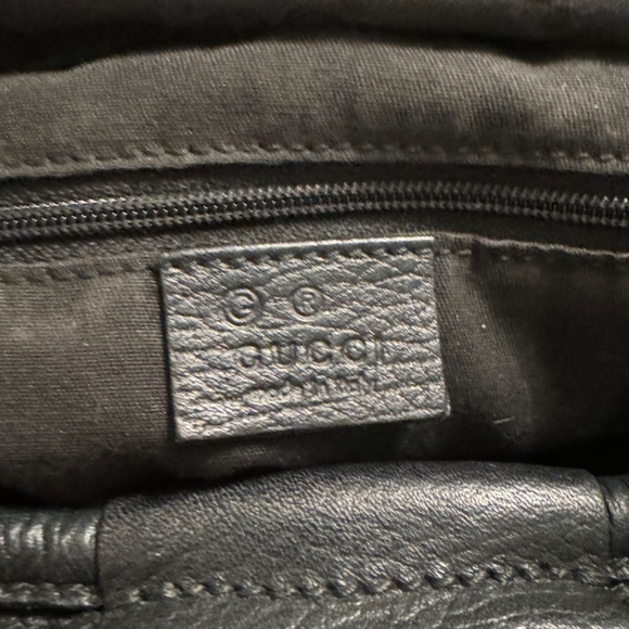 Gucci Black Signature Print - Picture 9 of 10